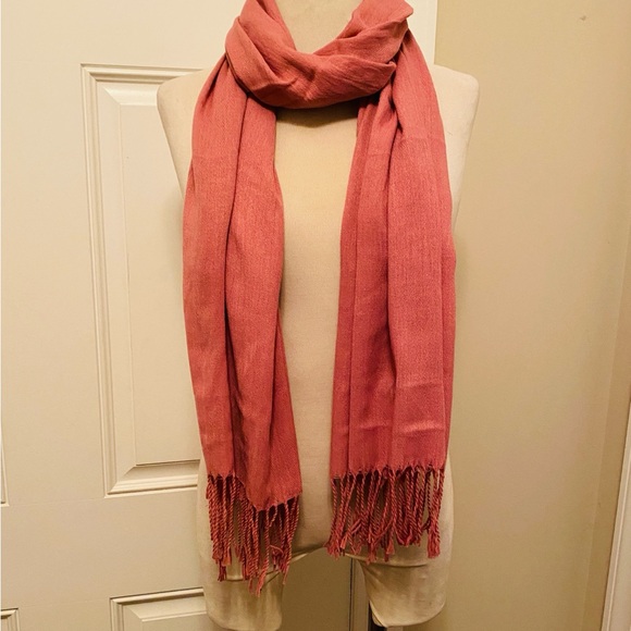 Cashmere Mauve Scarf Shawl with Fringe - Picture 6 of 6
